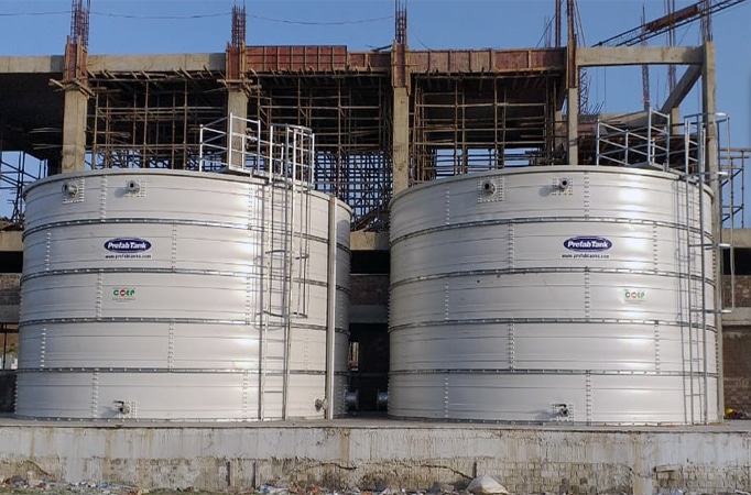 Water Tank : Zincalume Tank on Construction Site.